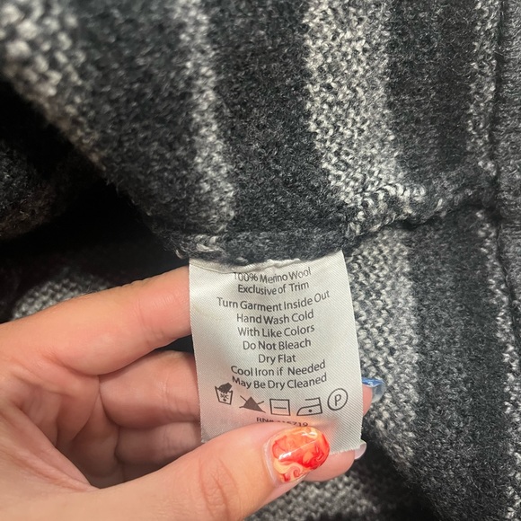 Ibex Black and Gray Patterned Skirt - Picture 4 of 4